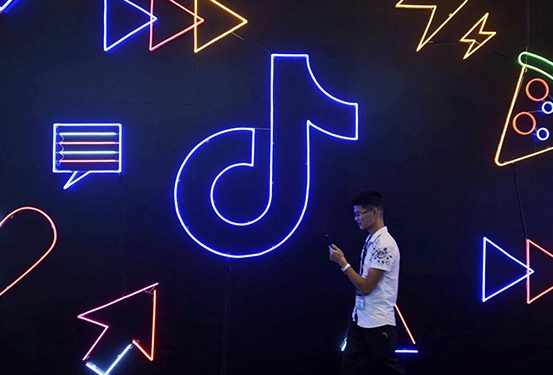 TikTok // circulating laughter through improvised creativity from a place of distance