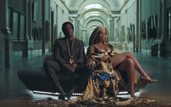 Why we pose in front of art