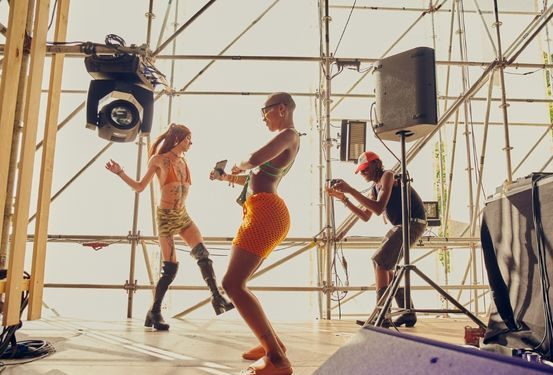 Multiple moments of suspension with the Zagaza Collective